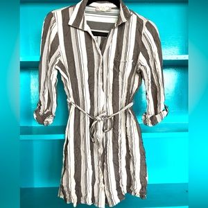 Grey and white button-down dress with belt size m